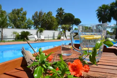 Image de Villa de campagne avec piscine privée et court tennis à cinq minutes de la mer