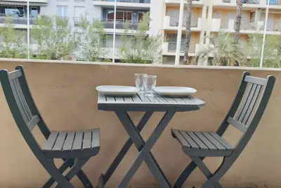 Image de Appartement avec balcon et vue sur mer, très central.