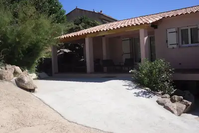 Agréable villa avec grande terrasse, barbecue, proche plages et commerces
