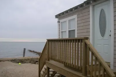 Image de Cape Cod / Oceanfront sur Nantucket Sound w / plage privée, pont, kayaks 750 $ / semaine