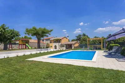 Image de Maison de vacances pour 8, 152 m² avec piscine 40m² dans un environnement calme