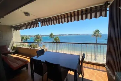 Image de Bandol Front de Mer - 4 Pièces, 91 M2 + Terrasse 17 m² - Face plages de Sable.