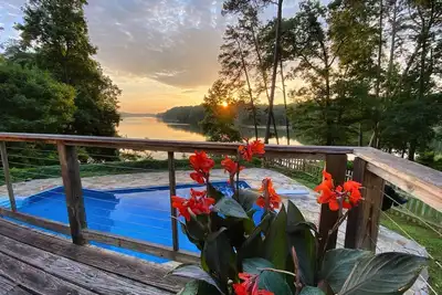 Image de Piscine et quai Bateau Vue incroyable! . Bateau ponton disponible