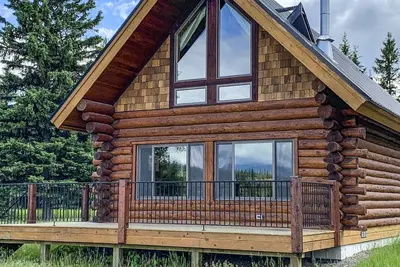 Image de Superbe cabane en rondins de 2 chambres à 3 milles de l'entrée du lac Bowman dans le parc des glaciers