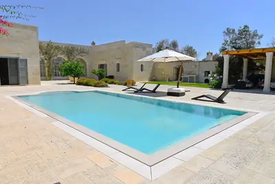 Image de Masseria 5 chambres avec piscine à débordement chauffée et vaste oliveraie