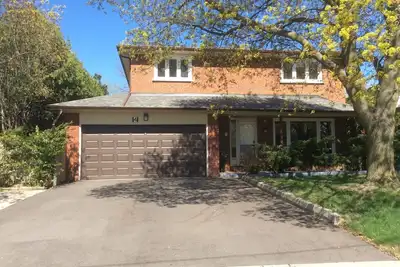 Image de Toronto 4 Chambre Maison Spacieuse Propre Belle Emplacement Pratique Privée