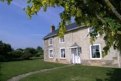 Image de Une belle maison individuelle géorgienne, dans un cadre rural et paisible