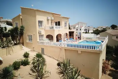 Image de Luxueuse villa avec piscine chauffée, Tv Satellite (sports).