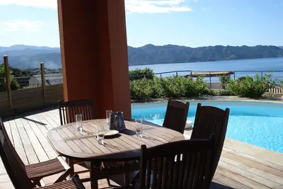 Image de Maison avec piscine privative et vue sur le golfe de 105m² de Saint-Florent.