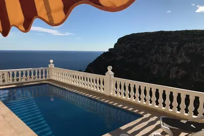 Image de Belle villa luxueuse, face à la mer, vue montagne et piscine privée chauffée.
