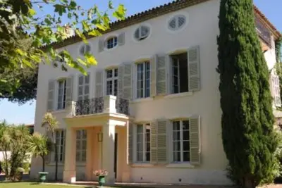 Image de Grande bastide très calme <br>7 ch 14 p jardin 3000m2 piscine 6 x13 Marseille 8’