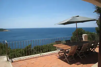 Image de Villa bord de mer dans domaine privé / Presqu'ïle de Giens / Accés direct mer