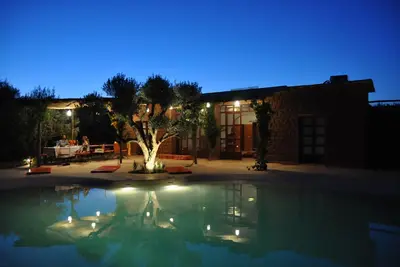 Image de Riad hôtes Dar Rocailla, Piscine chauffée, jacuzzi, hamam, 25 Chb, 65 pers Max