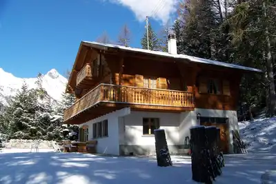 Image de detatched self catering chalet set in private grounds