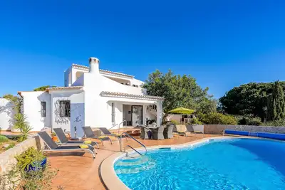 Image de Villa typique située dans la campagne à proximité des plages, A / C et Wi Fi
