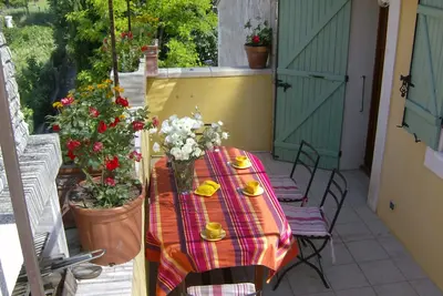 Image de Gite En Campagne Climatisée avec wifi et Terrasse ombragèe face Au Luberon