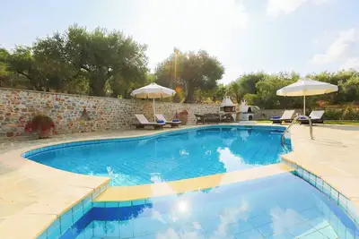 Image de Luxurious and family friendly villa with large private pool 5 mins from Skiathos