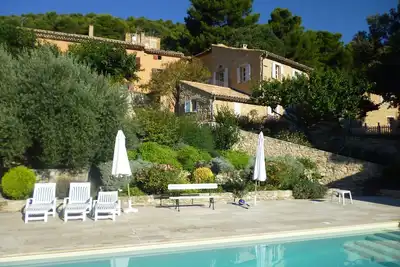 Image de Propriété de charme avec piscine au pied du Ventoux. Vue exceptionnelle.