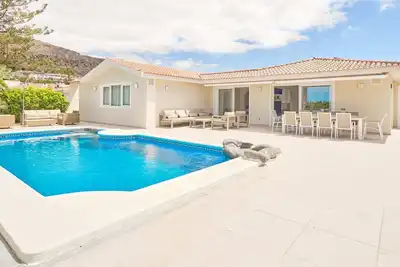 Image de Palm Mar Villa De Standing Avec Piscine Chauffee Face A La Mer