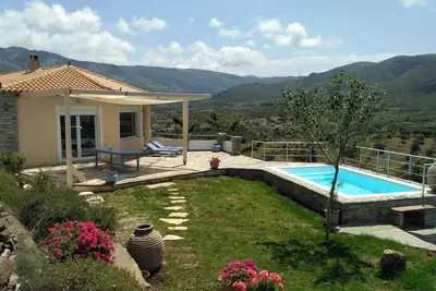 Image de Nea Styra: Grande maison agréablement isolée, vue magnifique sur la mer