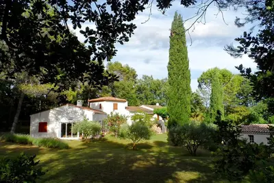 Image de Grand mas provençal de standing avec piscine (12m), 15 000 m² de terrain
