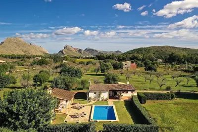 Image de Finca avec piscine privée dans un quartier résidentiel calme, la plage est à 3 km