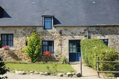 Image de vieille maison entièrement rénovée en 2024 avec terrasse privée dans un parc