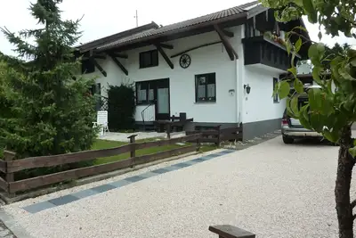 Image de Appartement lumineux, de style cottage, pour les familles et les dormeurs