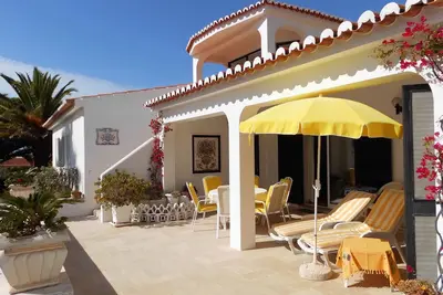 Image de Villa de 185 m², jardin de 3000 m², piscine privée, à quelques minutes de la plage, la femme de ménage