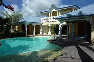Image de Spacieuse Villa créole bord de mer, avec piscine et jardin, Saint François.