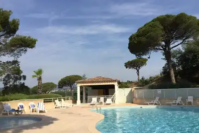 Image de Ste Maxime 45m2 climatisé, résidence sécurisée, piscine, terrasse + jardin sud
