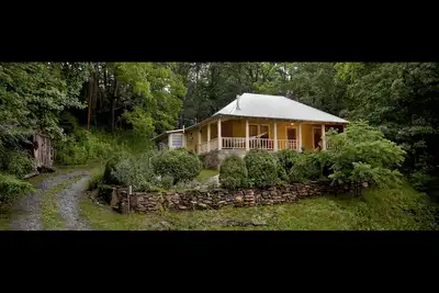 Image de Retraite confortable niché dans les montagnes-Whispering Creek Cottage