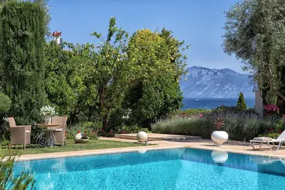 Image de The Marble Resort - Complexe de 3 villas de luxe, en bord de mer avec piscine