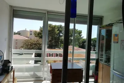 Image de Studio cabine, 4 couchages, quartier du port de Hyères, 100 m de la plage