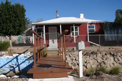 Image de Ajo Hideway propre, historique, charmant et moderne au sommet de la rue Ocatillo