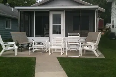 Image de Accueil confortable au bord du lac sur magicien