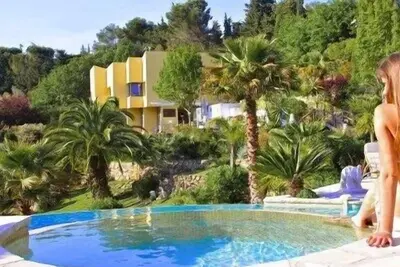 Image de Fantastique Villa Ă Mougins avec une super piscine, 2 jacuzzis et un jardin fantastique!