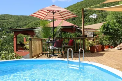 Image de 1 chambre privée et romantique avec piscine privée