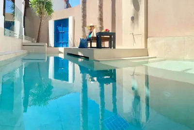 Image de Villa A. Kallergi: piscine privée, jardin et vue sur la mer, près de la plage en Crète