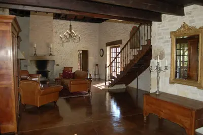 Image de Elégant, isolé 300-Year-Old Stone Farmhouse avec piscine privée, une vue magnifique