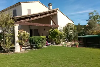 Image de Maison Bâtisse très calme face au Luberon avec piscine.