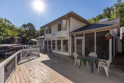 Image de Belle 2500 sq. Ft. 3 Br / 2. 5 Ba Lakefront Accueil Grande Localisation