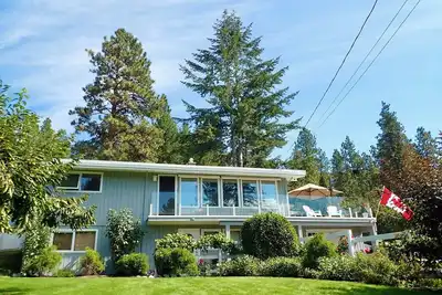 Image de À quelques pas du lac, magnifique lac et vue sur la montagne. Confortable, accueillant à la maison!