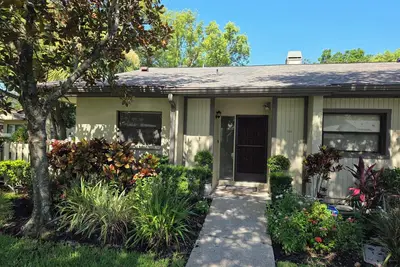 Image de E Lake Woodlands 3 Br Villa -Tous 1 niveau