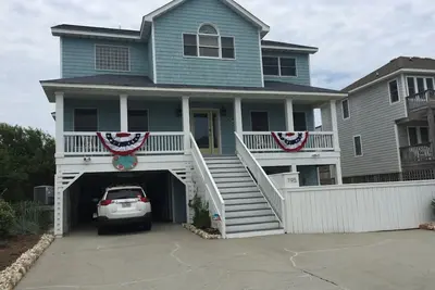 Image de Grande Plage Lieu, proche de nombreuses commodités.