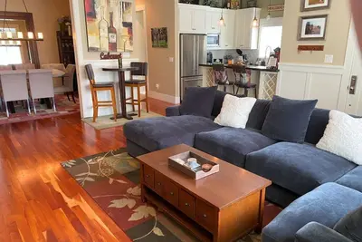 Image de * Nouvelle maison * 3 blocs du centre-ville de Healdsburg Plaza!