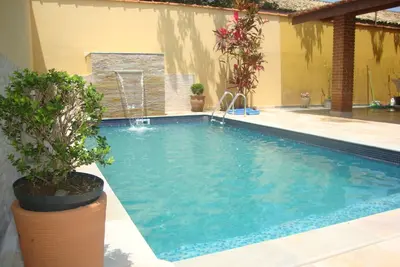 Image de Excellente maison avec 2 suites et 1 chambre à coucher, piscine, barbecue et prox. de la mer