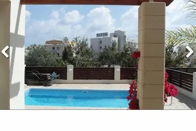 Image de Fantastique villa, près de toutes les commodités à Pernera, à 200 mètres de la plage.