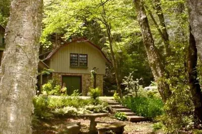 Image de - Cabine de montagne au bord de l'eau avec Wifi