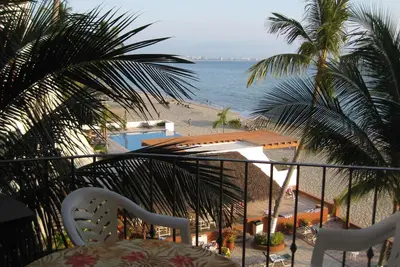 Image de Beach Front Condo avec vue sur l'océan